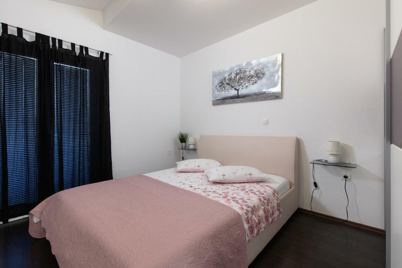 Apartments Bubalo Omis Exterior photo