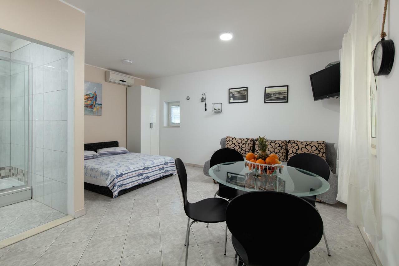 Apartments Bubalo Omis Exterior photo